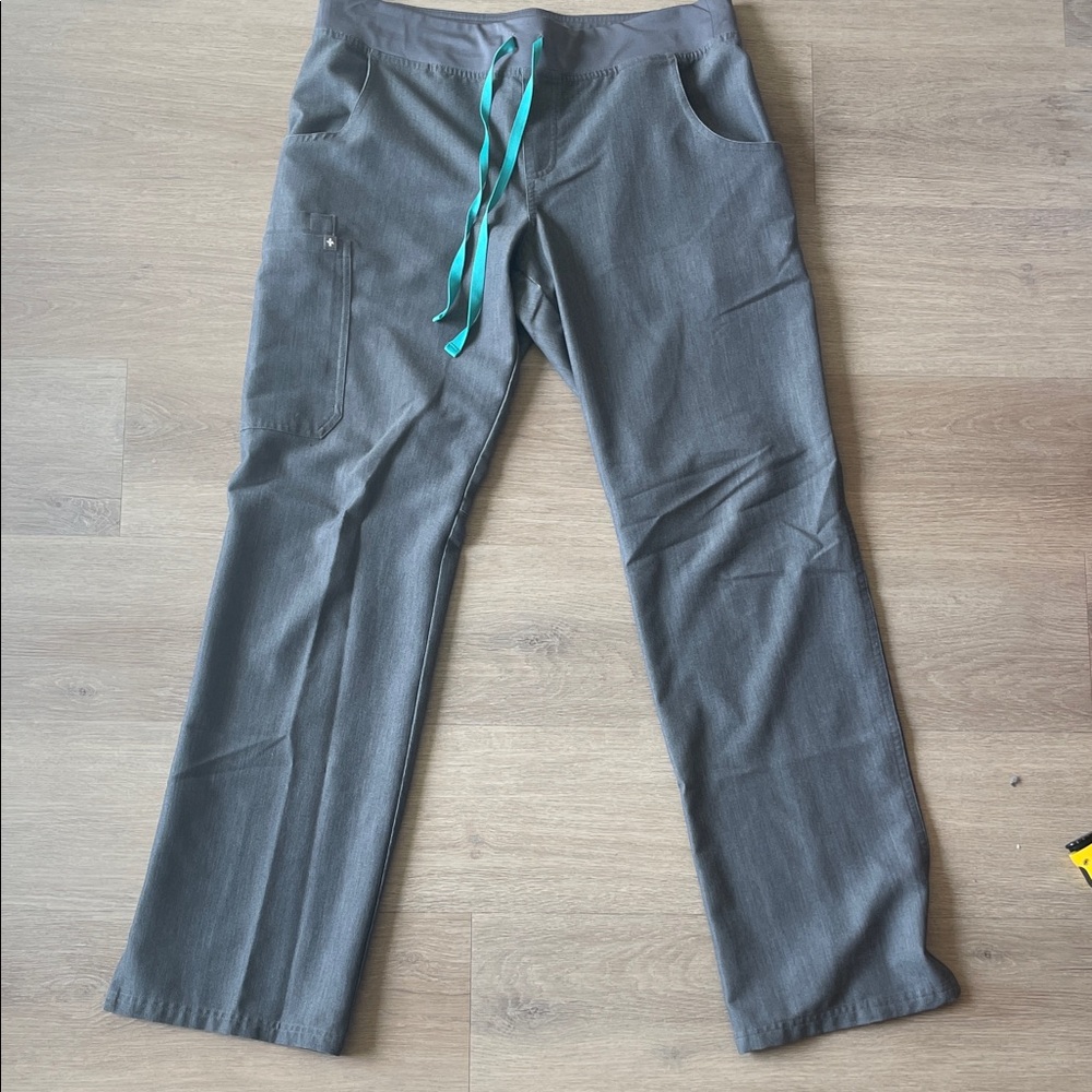 FIGS Kade Cargo Scrub Pants in Graphite